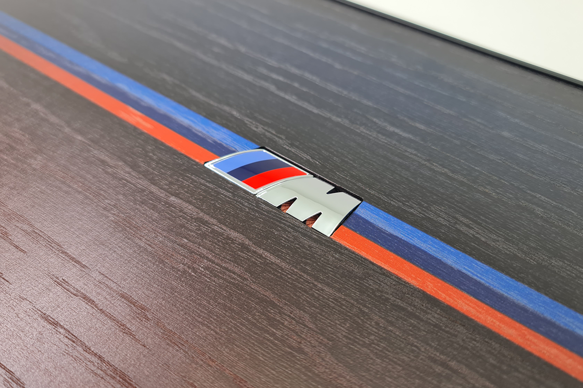 Exclusive: „BMW Heritage” – joc de table din furnir de stejar