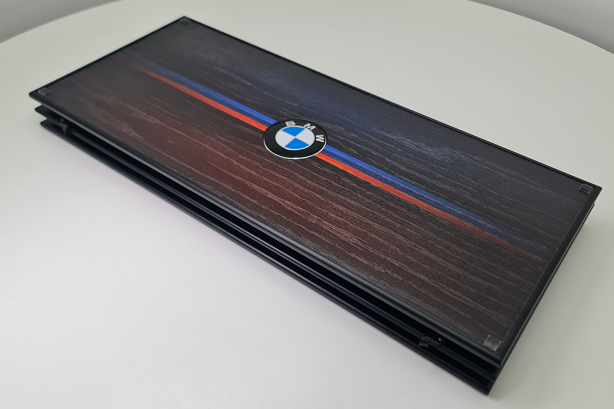 Exclusive: „BMW Heritage” – joc de table din furnir de stejar
