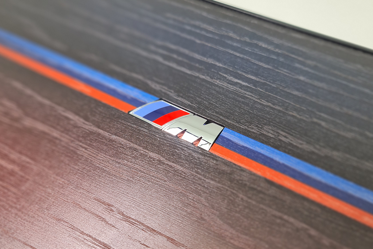 Exclusive: „BMW Heritage” – joc de table din furnir de stejar