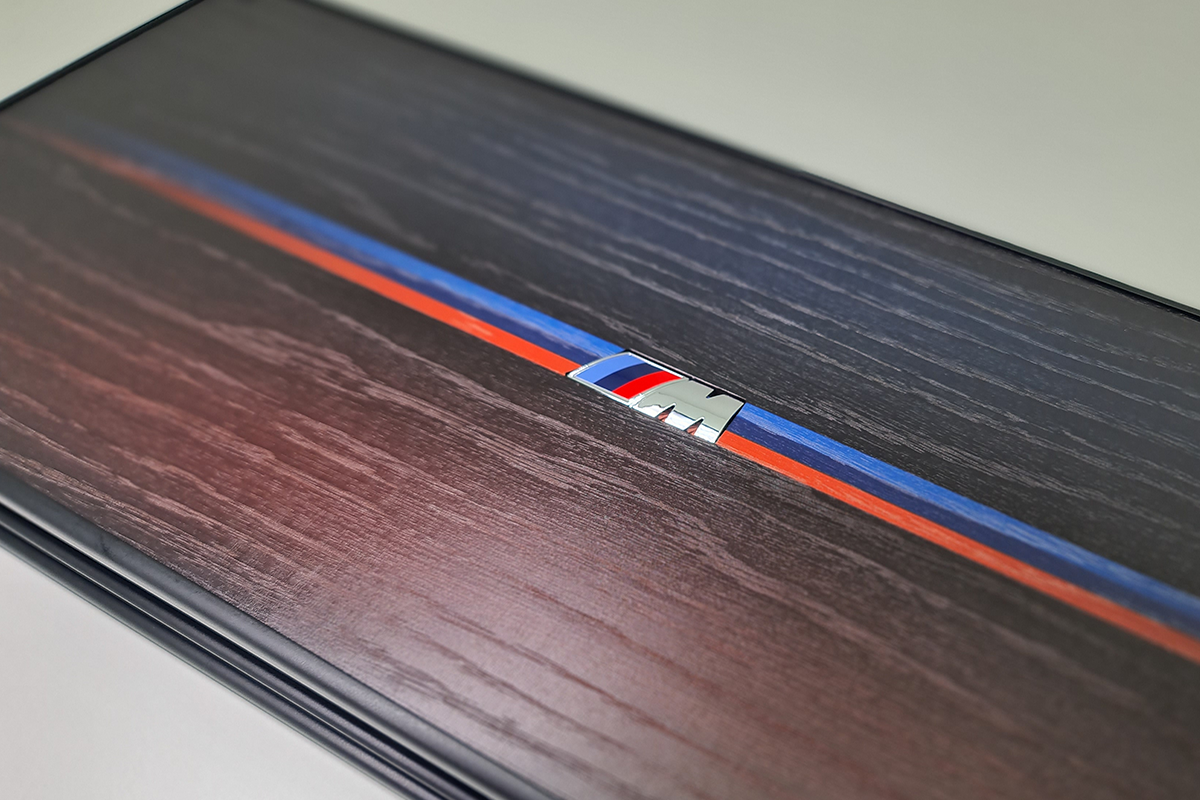 Exclusive: „BMW Heritage” – joc de table din furnir de stejar
