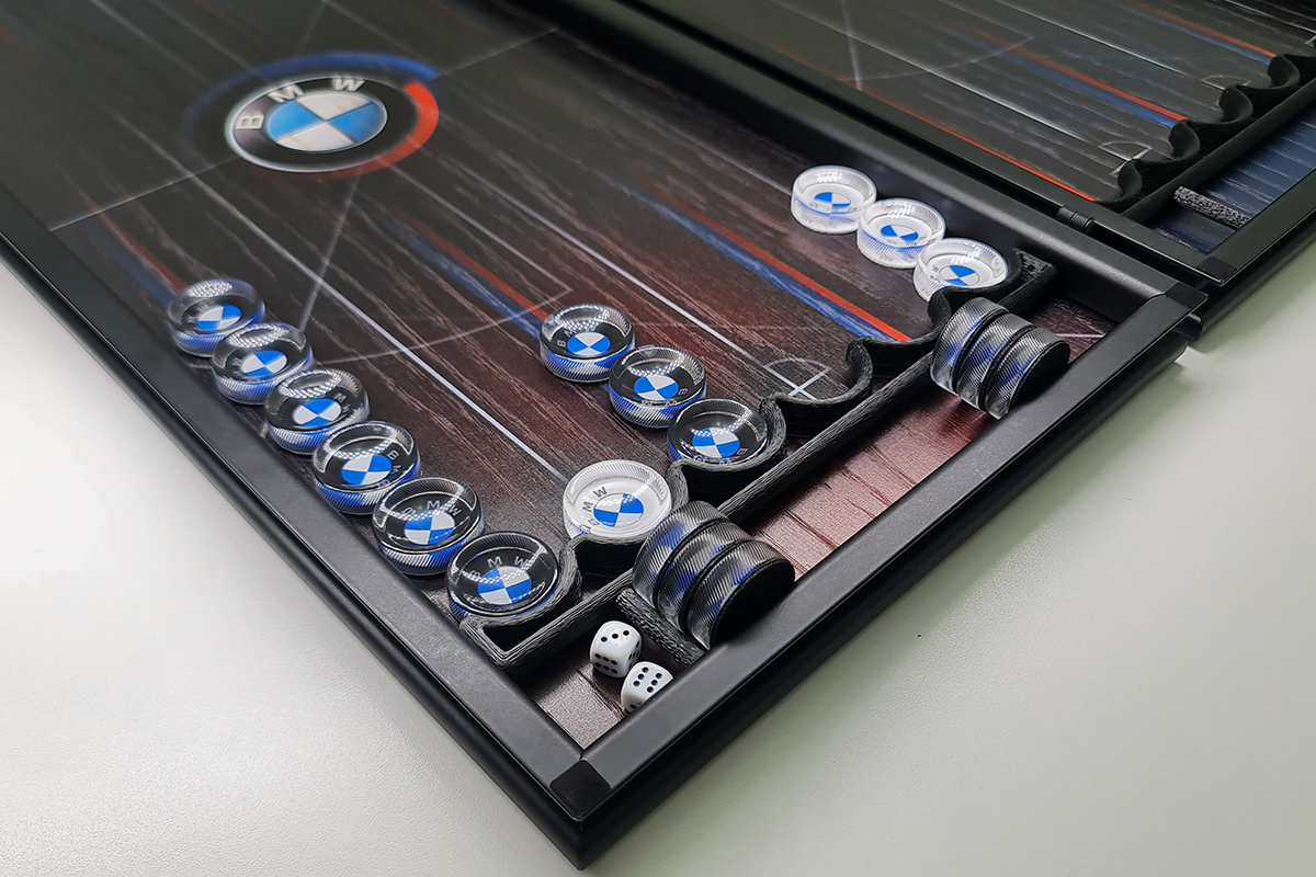 Exclusive: „BMW Heritage” – joc de table din furnir de stejar
