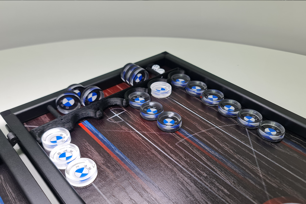 Exclusive: „BMW Heritage” – joc de table din furnir de stejar