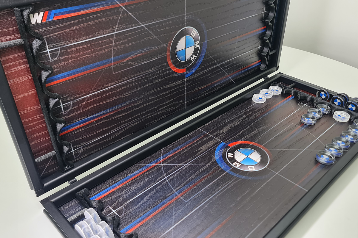 Exclusive: „BMW Heritage” – joc de table din furnir de stejar