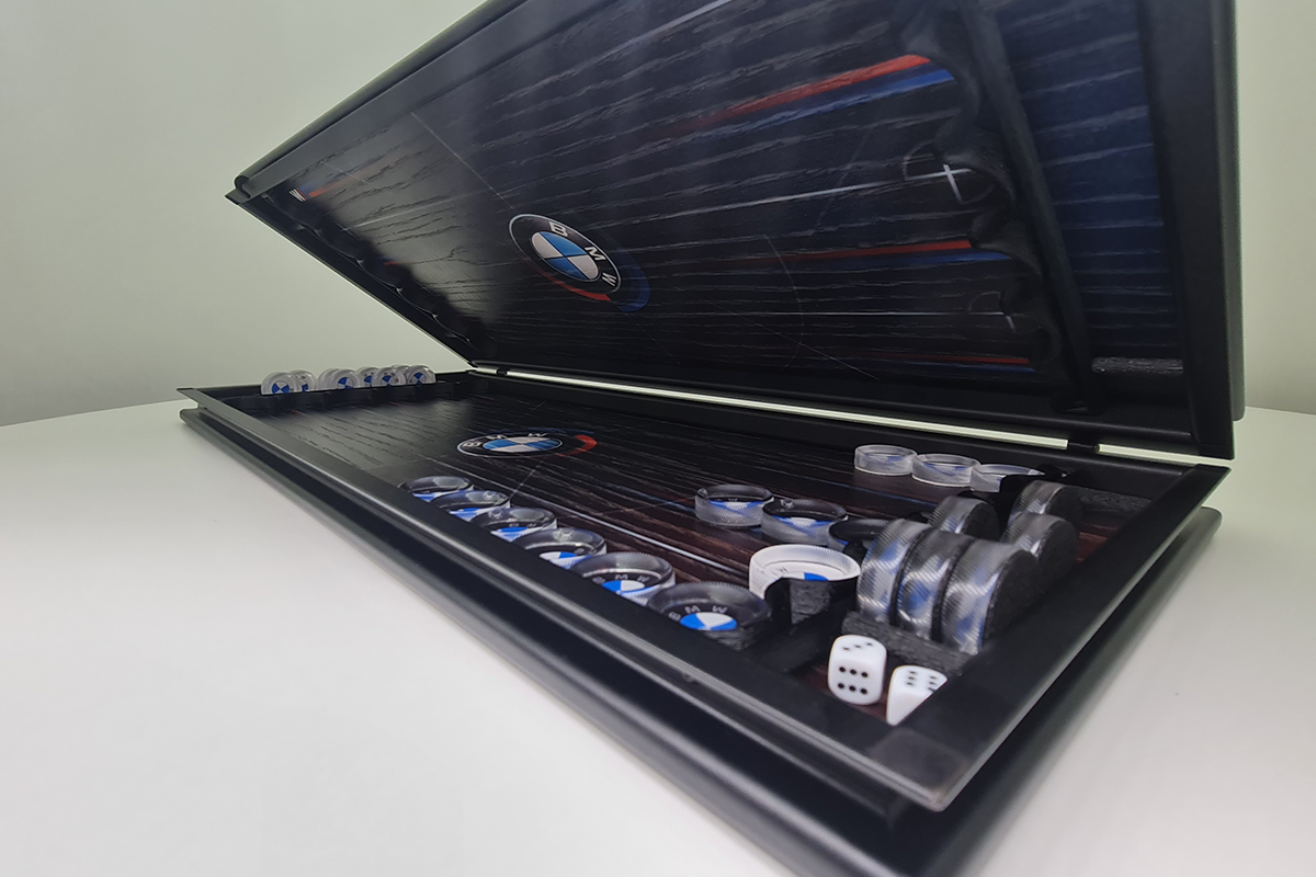 Exclusive: „BMW Heritage” – joc de table din furnir de stejar